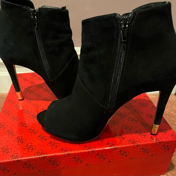 Guess suede ankle bootie - Picture 2 of 5